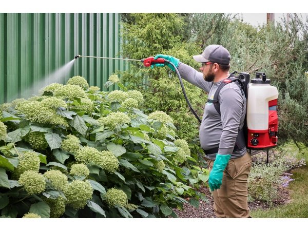 Milwaukee rygsprøjte Milwaukee M18™ Gen2 rygsprøjte. Billedet viser produktet med hvid baggrund.