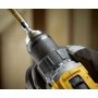 Dewalt 18V XR kulløs kompakt slagboremaskine, Solo. Miljøbilledet viser produktet tæt på.