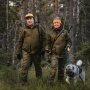 Pinewood Furudal Expert 2L Hunting jakke. Miljøbilledet viser produktet i natur terræn.