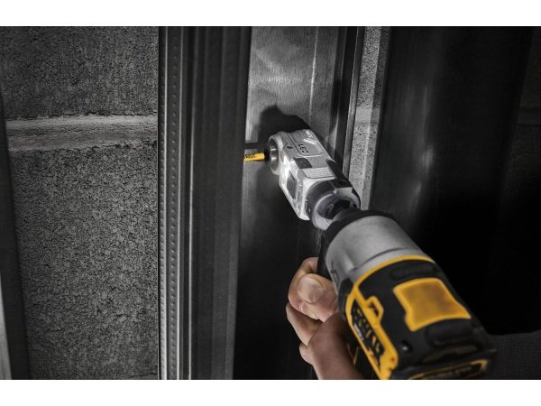 Dewalt højrevinklet forsats Dewalt Flextorq® modulær højrevinklet forsats med LED-Lys. Billedet viser produktet fra en skrå vinkel.