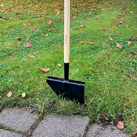 Ryom kantskærer m/træskaft Ryom kantskærer m/træskaft 110 cm. Billedet viser produktet med hvid baggrund.