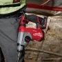 Milwaukee borehammer M12 FHAC16-0. Miljøbilledet viser produktets mulighed for opbevaring.