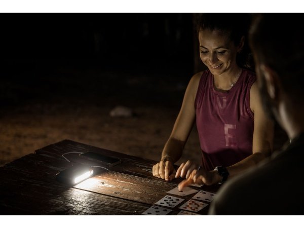 Nebo rambler 20K powerbank Nebo Rambler 20.000 mAh powerbank. Billedet viser produktet med hvid baggrund.