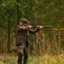 Pinewood Småland Hunters jagtjakke til mænd i suede brown. Billedet er et miljøbillede.
