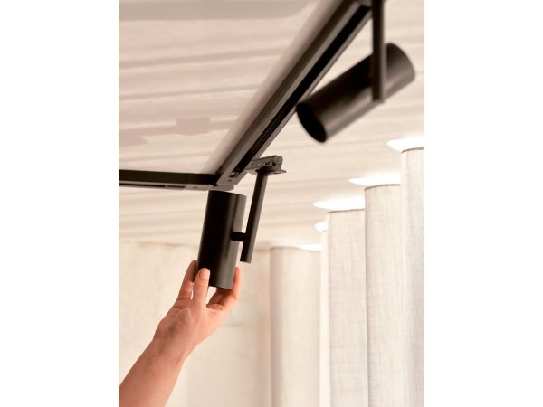 Nordlux Jerome Link spot Nordlux Jerome Link spot skinnesystem sort. Billedet viser produktet med hvid baggrund.