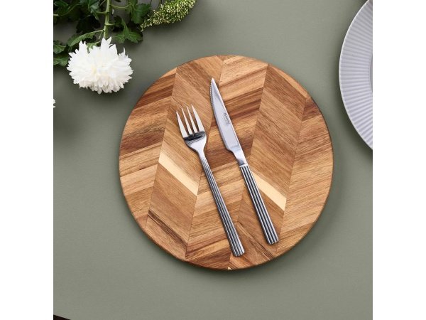 Aida Groovy steakbestiksæt Aida Groovy steakbestiksæt 8 dele, kommer i gaveæske. Billedet viser produktet med hvid baggrund.