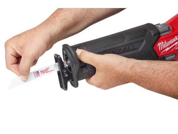 Milwaukee bajonetsav M18 FSZ-0. Leveres i HD boks. Billedet viser produktet fra siden.