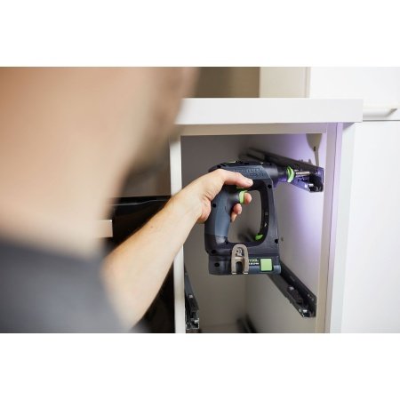 Festool Akku Boremaskine CXS 18-Basic-3,0. Billedet viser produktet med kuffert og tilbehør.