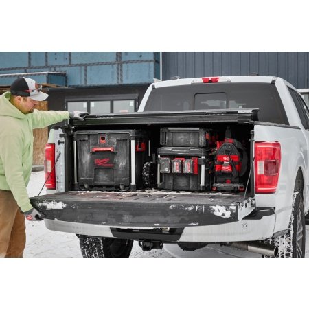 Milwaukee PACKOUT trolley skuffemodul Milwaukee PACKOUT trolley skuffemodul med en volume på 57 liter. Billedet viser produktet med hvid baggrund.