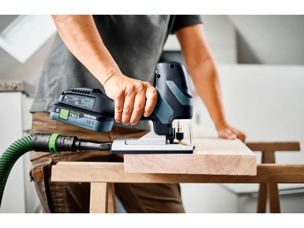 Festool akku stiksav, produkt set forfra med tilbehør