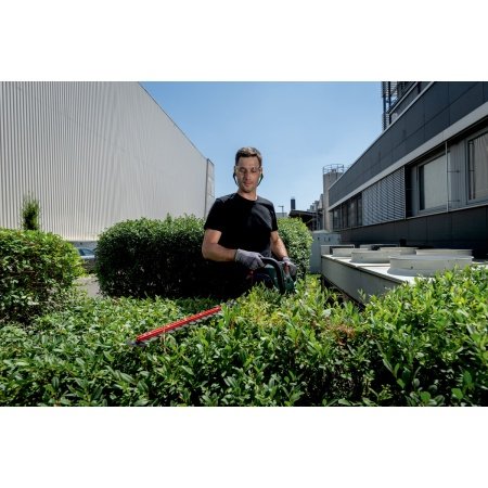 Metabo akku hækkeklipper HS 18 LTX BL 65 SOLO Billede af en effektiv Metabo akku hækkeklipper HS 18 LTX BL 65 SOLO