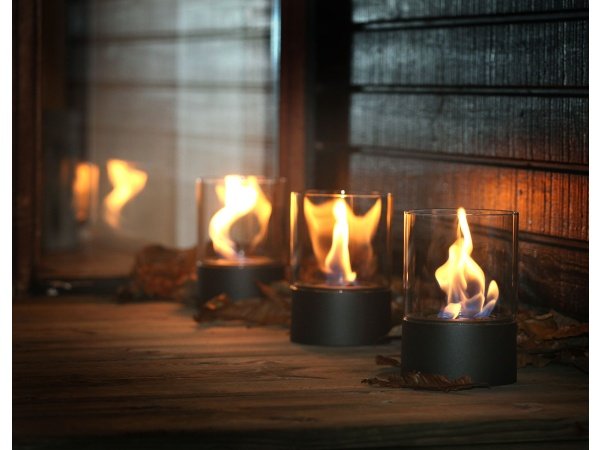 Morsø Bel bioethanol lampe i sort. Billedet viser produktet tændt.