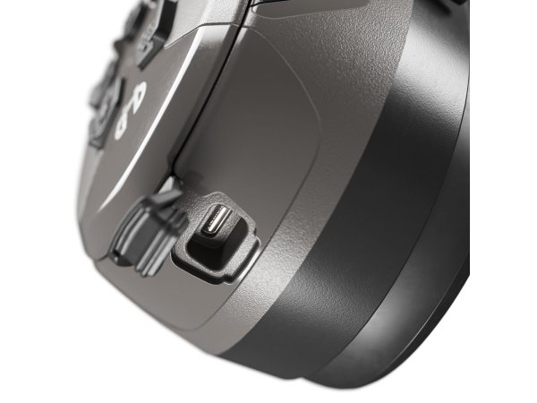 Hellberg synergy DR høreværn med FM- og DAB+ radio. Billedet viser produktet fra en skrå vinkel.