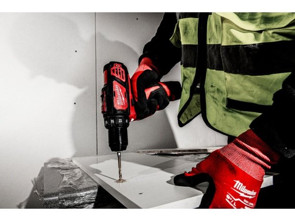 Milwaukee bore-/skruemaskine