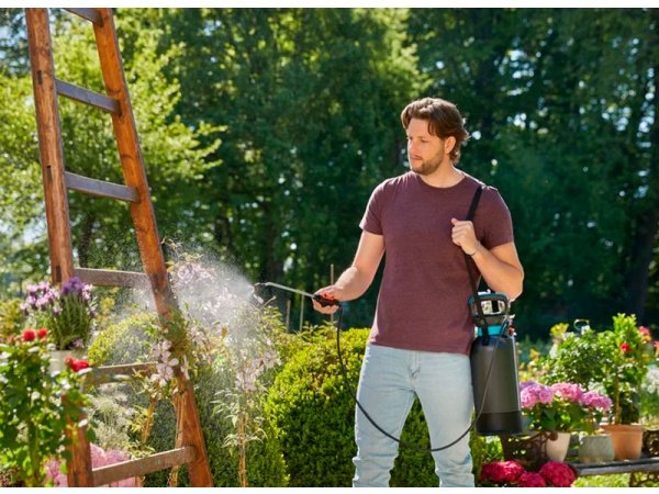 GARDENA Comfort tryksprøjte 5 liter. Billedet viser produktet forfra.