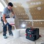 Starmix  Luftrenser Aeroxx 750. Miljøbilledet viser produktet i brug med skrå væg.
