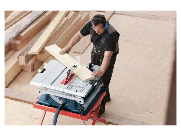 Bosch bordrundsav 2100W