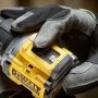 DeWALT DCD794NT-XJ bore-/skruemaskine