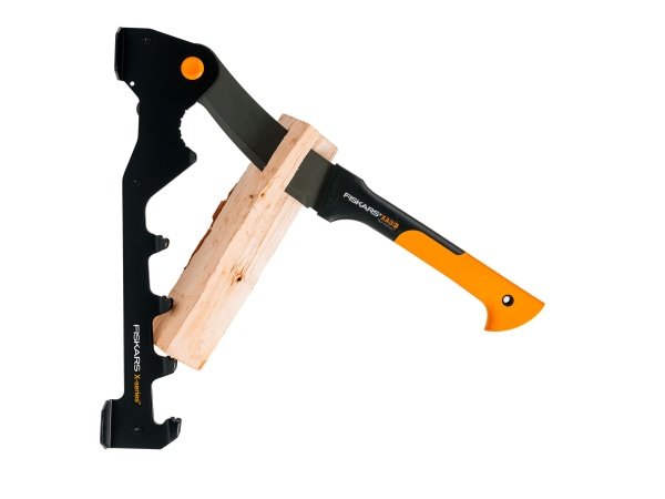 Fiskars brændekløver Fiskars brændekløver, vægmonteret, sort/orange. Billedet viser produktet med hvid baggrund.