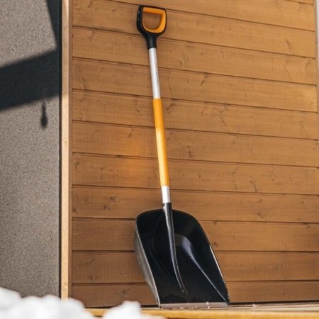 Fiskars sneskovl X-series