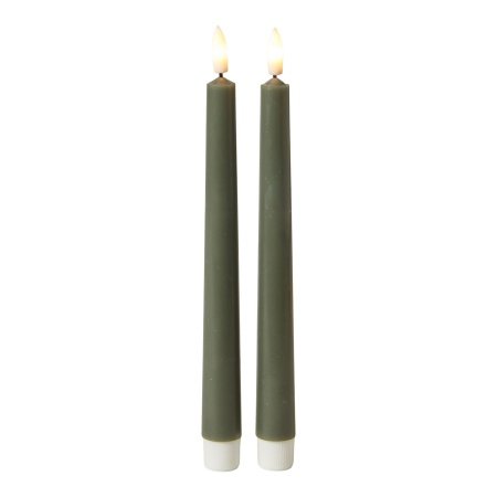 Dacore stagelys i mørkegrøn (24 cm) Dacore stagelys i mørkegrøn (24 cm). Indeholder 2 stk. Med 3D flamme.