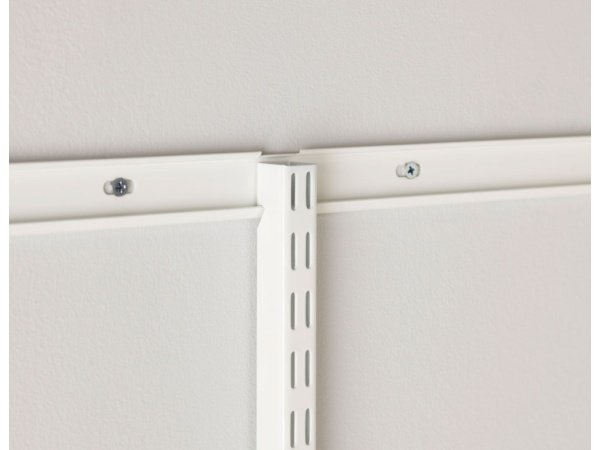 Elfa bæreliste 1248x36x8 mm, hvid. Billedet viser produktet med hvid baggrund.