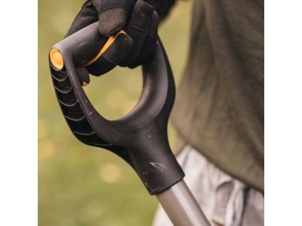 Fiskars Ergonomic spade