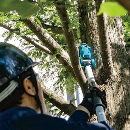Makita stangsav DUA200Z Makita stangsav DUA200Z 18V SOLO, 200 mm. Billedet viser hele produktet med hvid baggrund.
