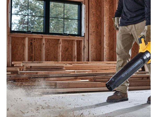 trådløs, let og kraftfuld løvblæser