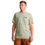 Carhartt Script t-shirt i grøn. Billedet viser produktet på model.
