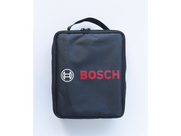 BOSCH Lader C10 - 12V Kompakt og effektiv Bosch C10 12V biloplader med automatisk opladningskontrol, overophedningsbeskyttelse og IP65 vand- og støvafvisning. Billedet viser hele produktet.