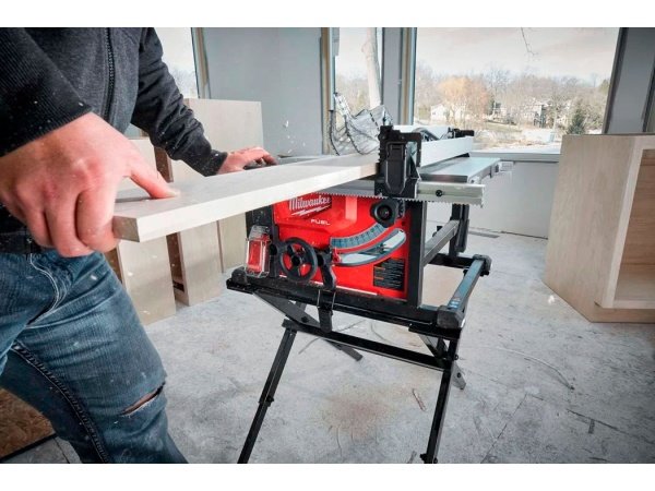 Milwaukee bordsav FTS210-0, produkt set forfra