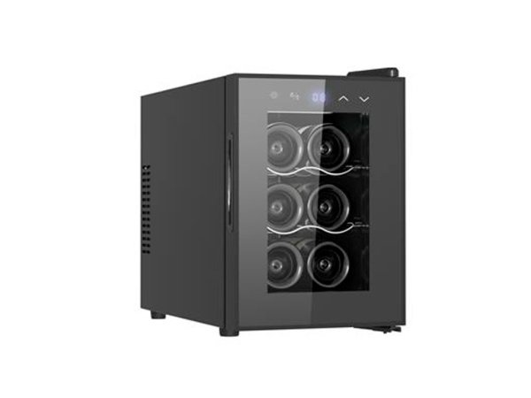 Tristar WR-7506 vinkøleskab Tristar WR-7506 vinkøleskab til 6 flasker, 58W. Billedet viser produktet fra siden.