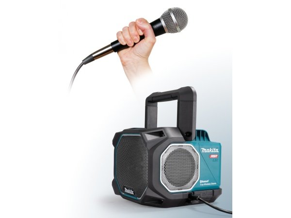 Makita bluetooth højttaler 40V med høj lydstyrke og kraftig bas. Billedet viser produktet forfra.