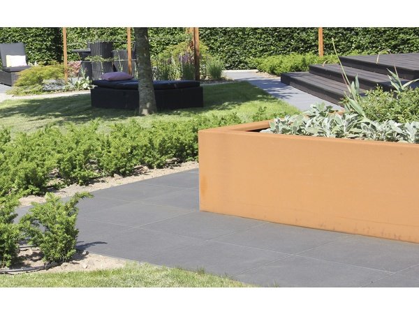 IBF Trendline sort flammet