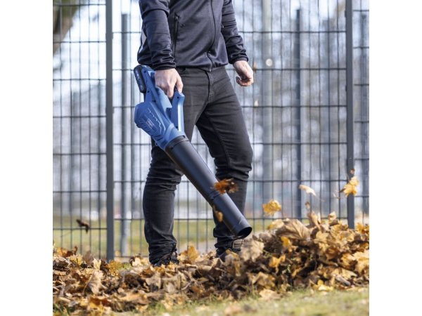 Scheppach løvblæser C-BL700-X-SET S 5912104400, m/batteri & lader. Billedet viser produktet med hvid baggrund.