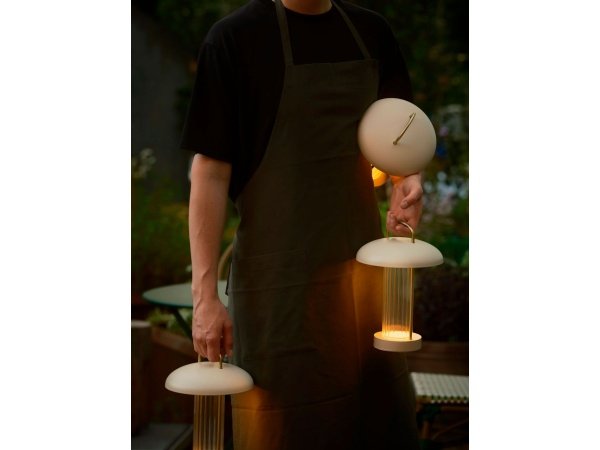 Nordlux Mirano portable bordlampe beige. Billedet viser produktet med hvid baggrund.