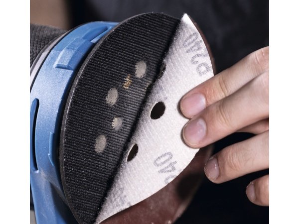 Scheppach excentersliber C-OBS125-X 20V, Solo. Billedet viser produkt og tilbehør med hvid baggrund