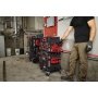 Milwaukee PACKOUT lang værktøjsholder. Miljøbilledet viser produkt med PACKOUT system.