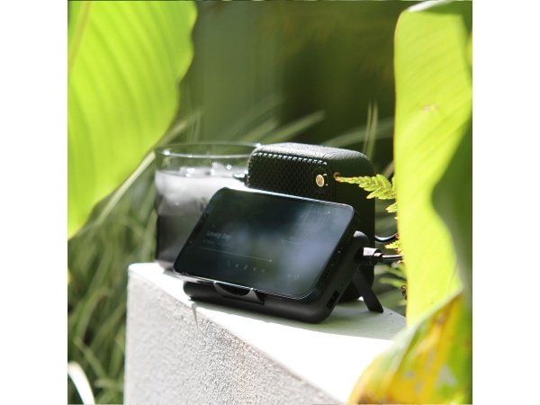 Nebo powerbank 10000 mAh wireless Nebo powerbank 10000 mAh wireless med trådløs opladning. Billedet viser produktet forfra.