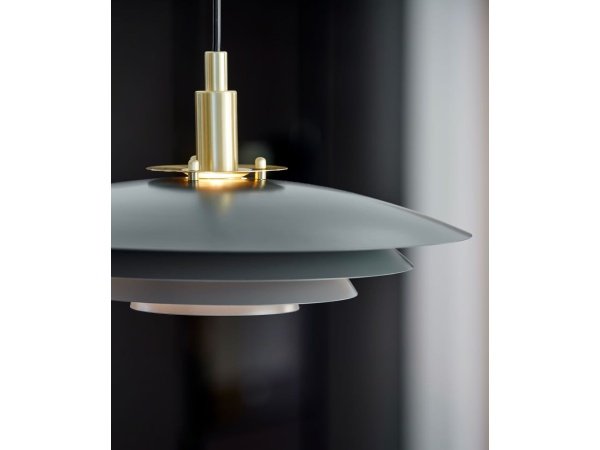 Nordlux Bretagne 38 pendel i grå, indendørs. Billedet viser produktet med hvid baggrund.