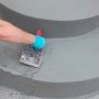 Skalflex trappe-rep 2K 14kg, reparationsmørtel. Miljøbilledet viser produktet i brug.
