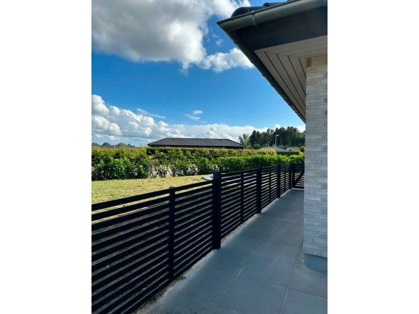 Plus Tokyo jalousihegn