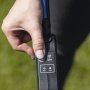 Scheppach plæneklipper BC-MP430-X SET XL2, 43 cm 5911415400, m/lader og 2 stk batterier. Miljøbilledet viser produktets knap.