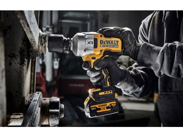 DeWalt slagnøgle 18V XR DCF961N 1/2", Solo. Billedet viser produktet fra siden.
