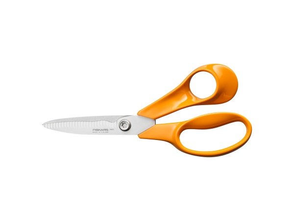Fiskars have/køkkensaks Fiskars have/køkkensaks 18 cm i orange. Billedet viser produktet lukket.