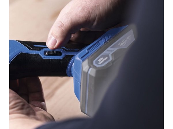 Scheppach multicutter C-MT40-X 20V, solo. Billedet viser produkt og tilbehør.