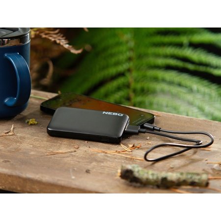 Nebo powerbank 5000 mAh Nebo powerbank 5000 mAh med to USB-A porte. Billedet viser produktet med hvid baggrund.