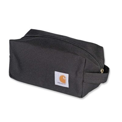 Carhartt travel kit toilettaske i sort og vandafvisende materiale. Billedet viser produktet lukket.