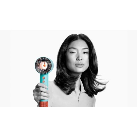 Dyson Supersonic Nural patina/topaz Dyson Supersonic Nural patina/topaz hårtørrer. Billedet viser produkt og tilbehør.